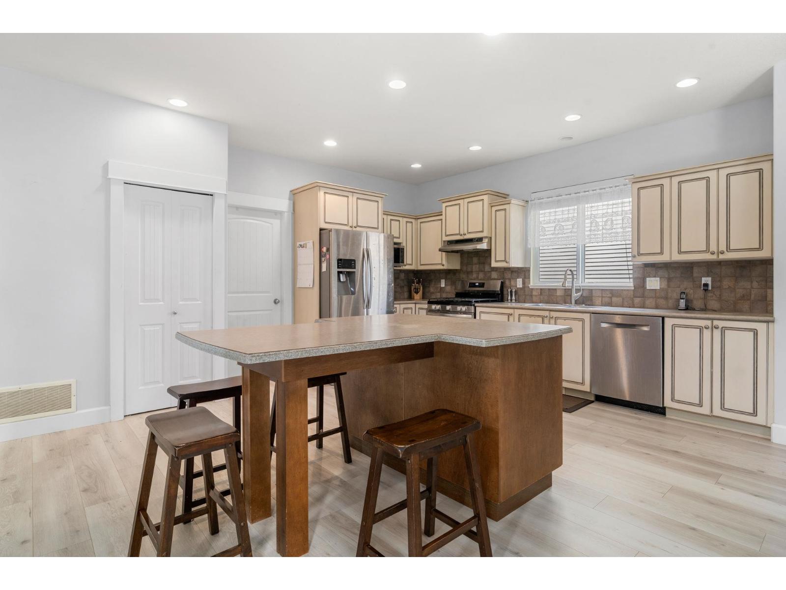 6942 198B STREET, Langley, British Columbia