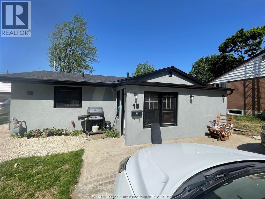 15 Jones, Leamington, Ontario  N8H 2R7 - Photo 2 - 25028488