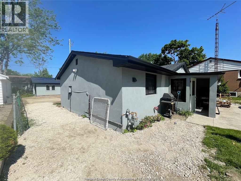 15 Jones, Leamington, Ontario  N8H 2R7 - Photo 4 - 25028488