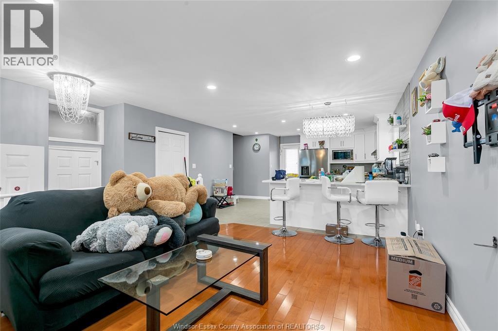 4681 Fontana, Windsor, Ontario  N9A 3E1 - Photo 5 - 25028490