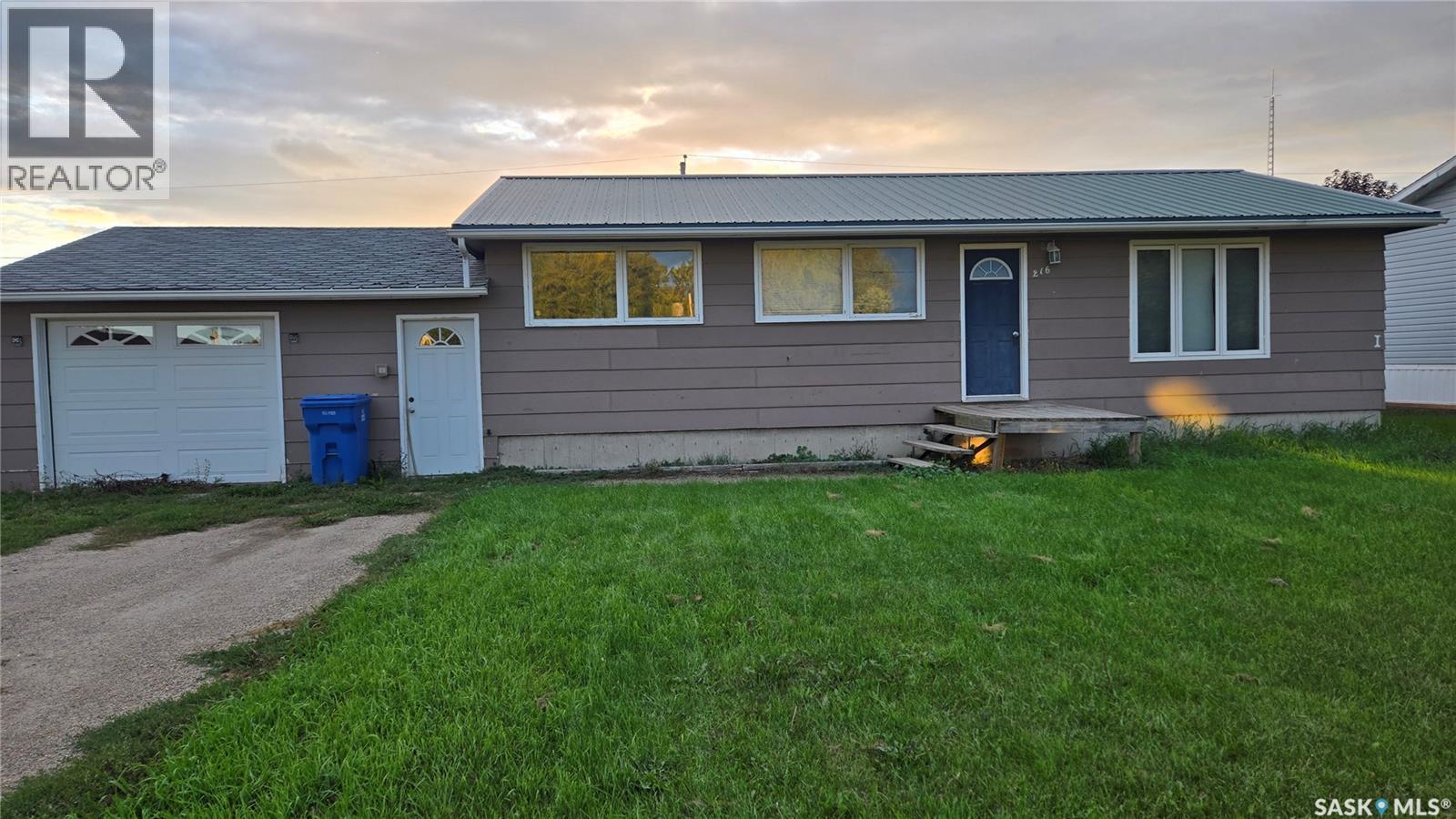 216 1st STREET W, Carnduff, Saskatchewan