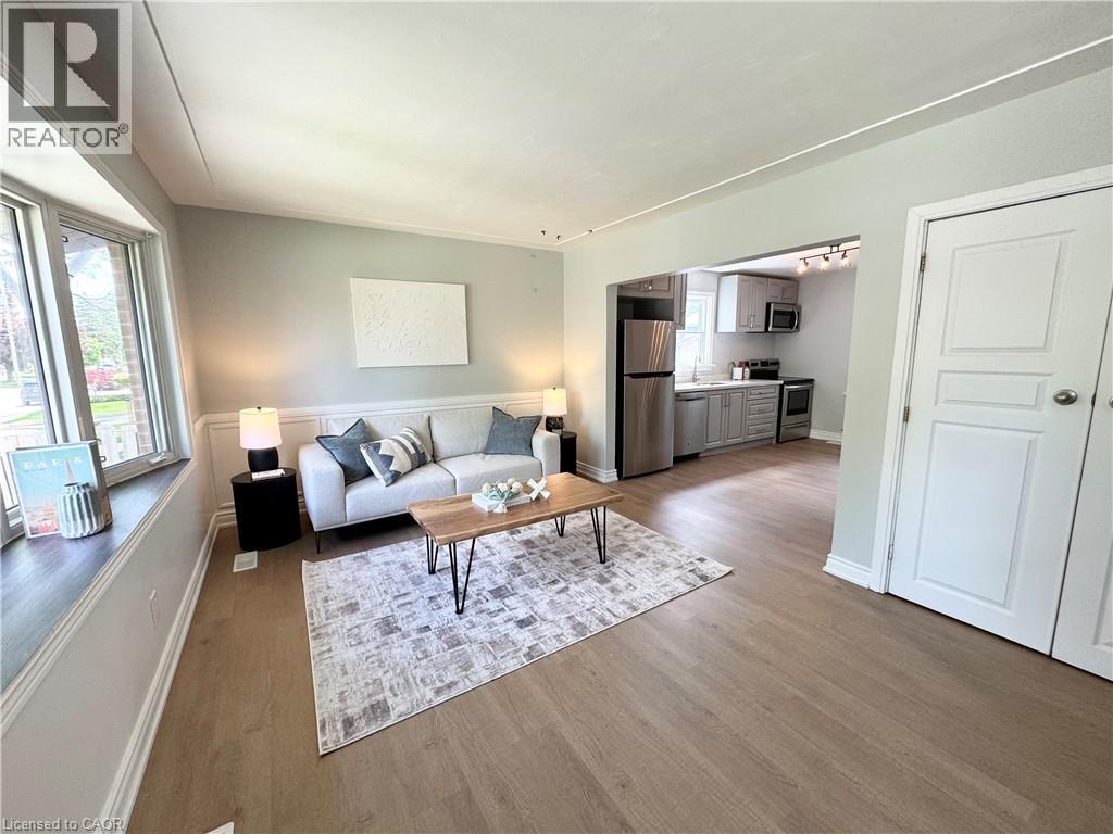 26 GRANDFIELD Street, Hamilton, Ontario