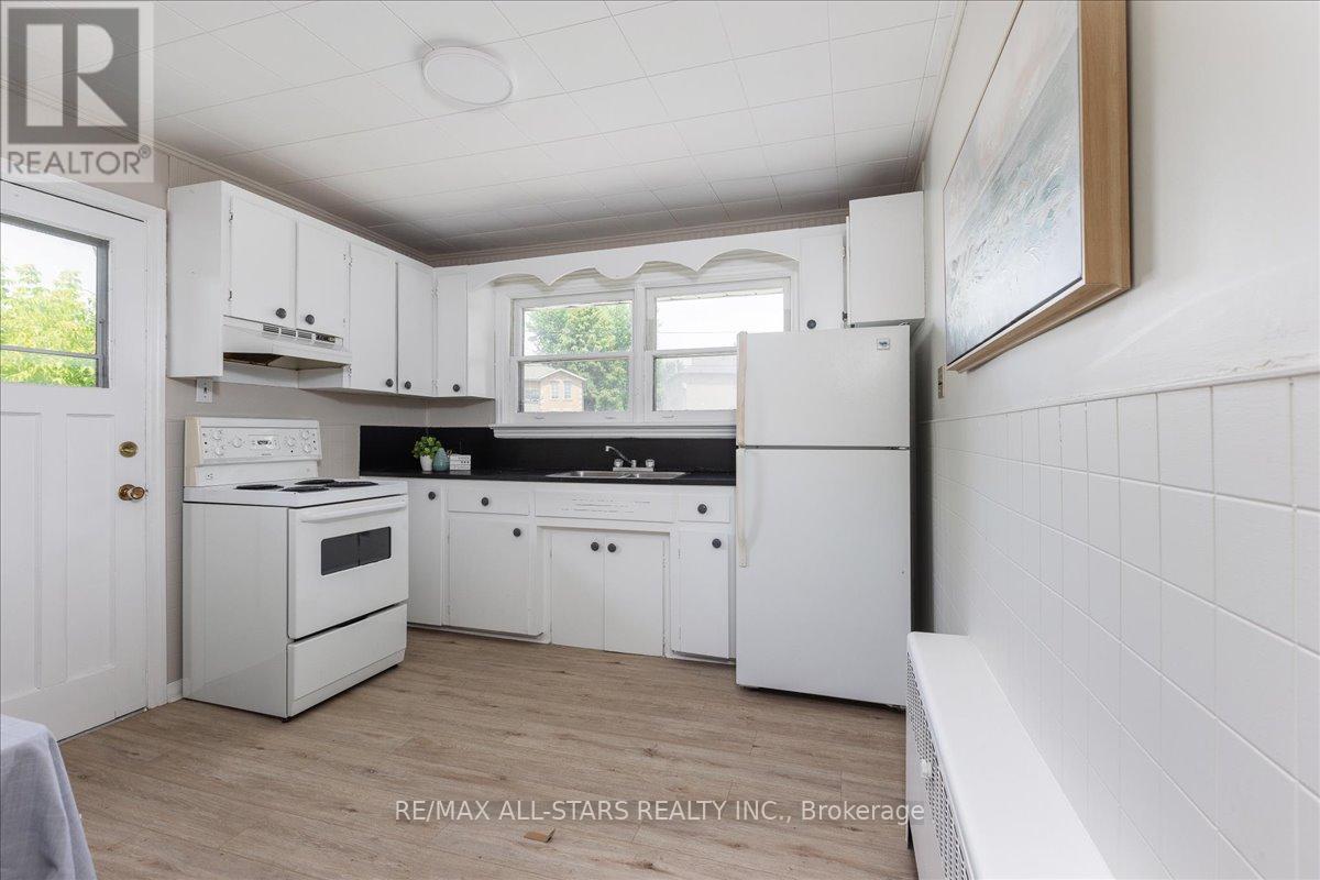 84 Metro Road N, Georgina, Ontario  L4P 1C4 - Photo 10 - N12411886