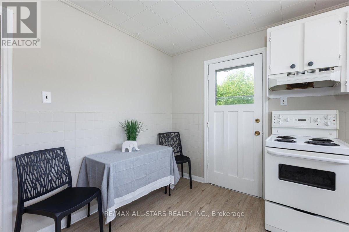 84 Metro Road N, Georgina, Ontario  L4P 1C4 - Photo 11 - N12411886