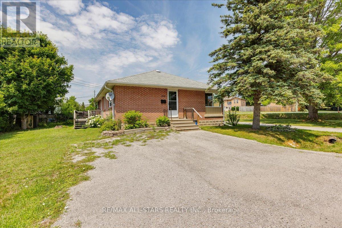 84 Metro Road N, Georgina, Ontario  L4P 1C4 - Photo 12 - N12411886