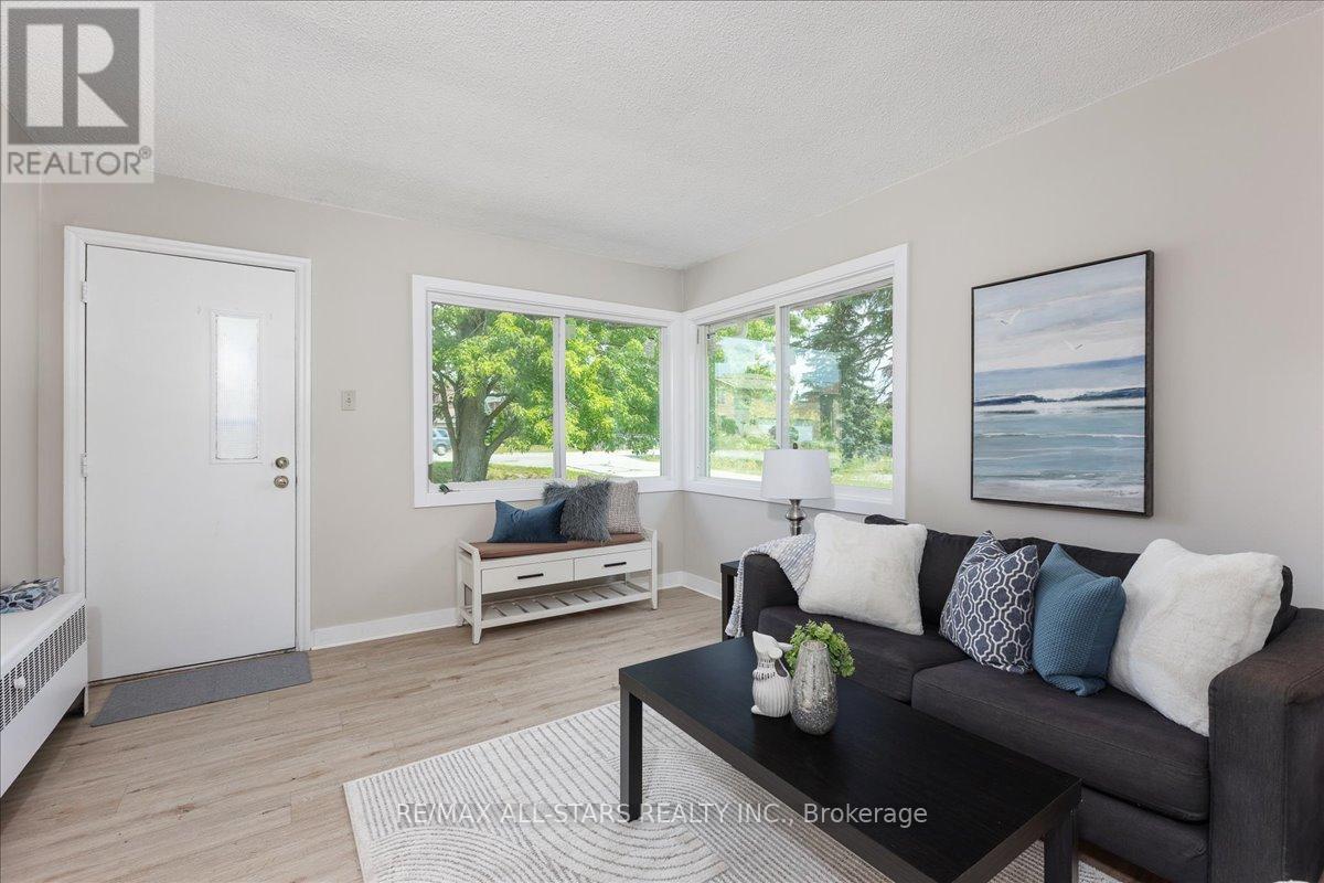 84 Metro Road N, Georgina, Ontario  L4P 1C4 - Photo 6 - N12411886