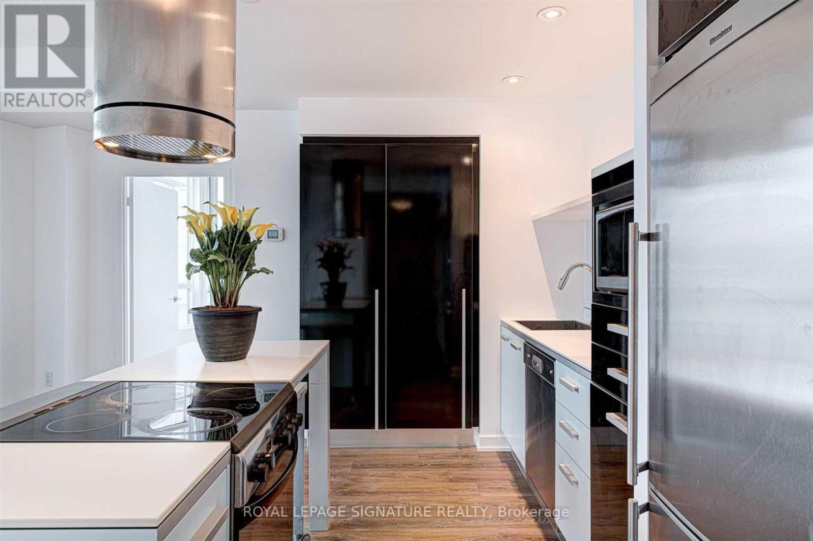 507 - 38 Dan Leckie Way, Toronto, Ontario  M5V 2V6 - Photo 1 - C12529778