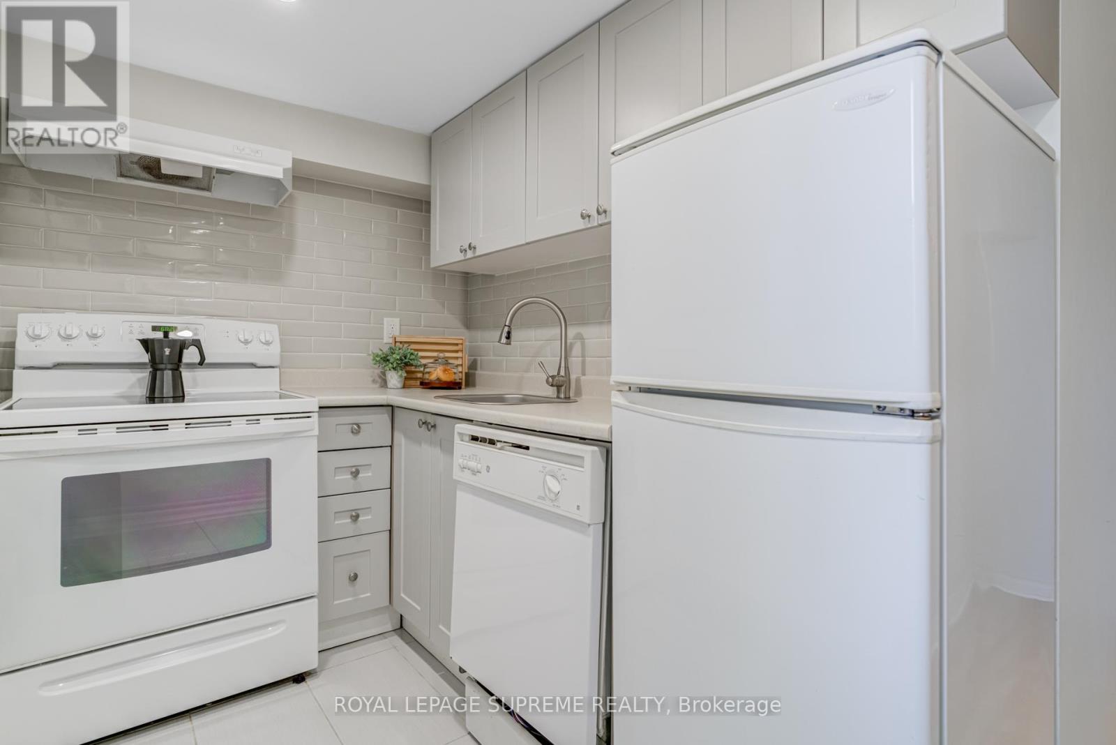 313 Cedarvale Avenue, Toronto, Ontario  M4C 4K3 - Photo 22 - E12529816