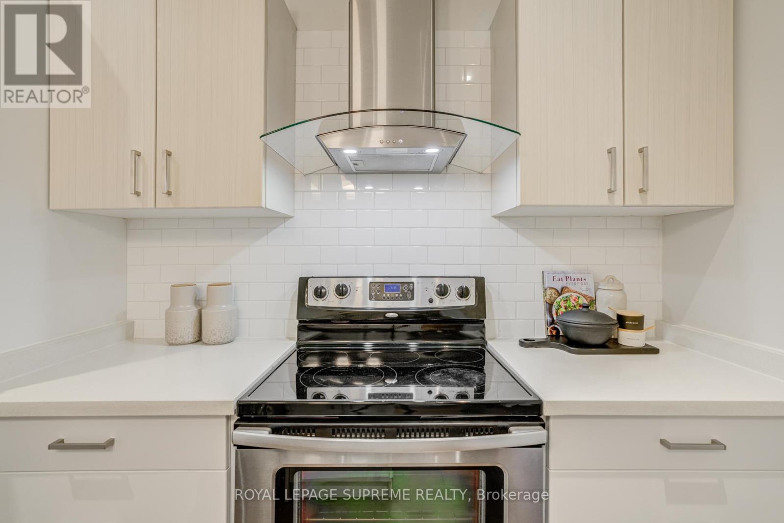 313 Cedarvale Avenue, Toronto, Ontario  M4C 4K3 - Photo 7 - E12529816