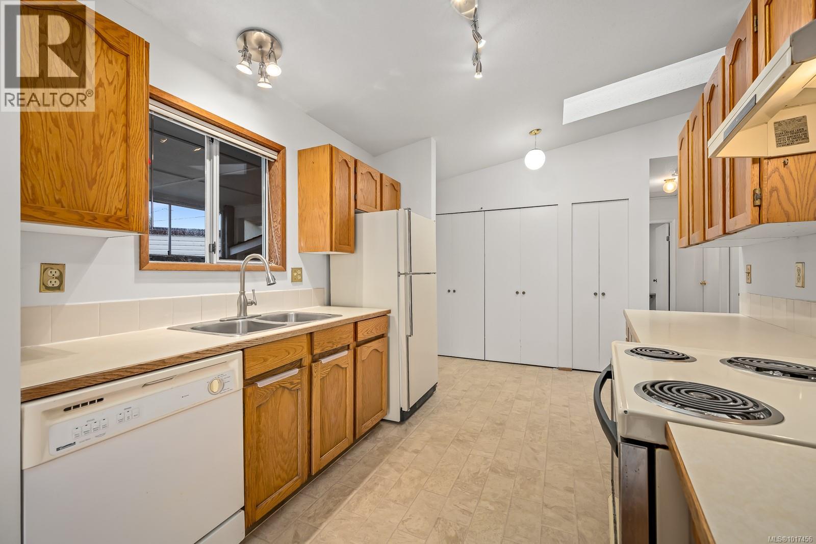 2105 Pemberton Pl, Comox, British Columbia  V9M 3P8 - Photo 12 - 1017456