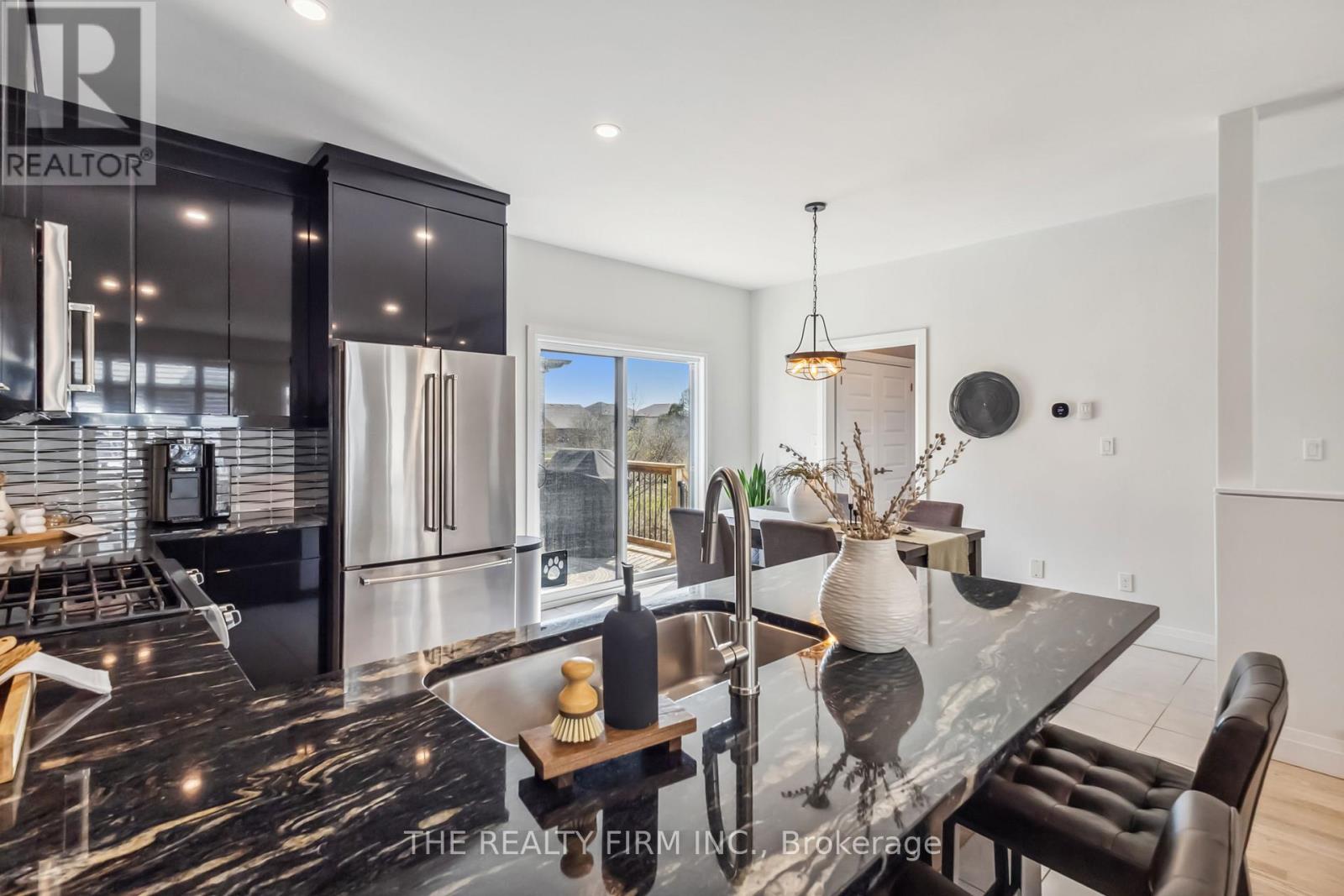 3 - 727 Apricot Drive, London South, Ontario  N6K 5A7 - Photo 15 - X12529930