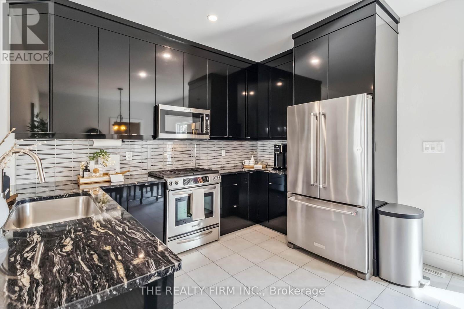 3 - 727 Apricot Drive, London South, Ontario  N6K 5A7 - Photo 17 - X12529930