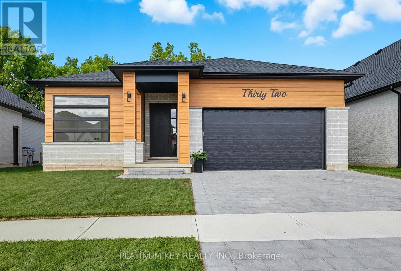 32 Briscoe Crescent, Strathroy-Caradoc, Ontario  N7G 4E2 - Photo 1 - X12530014