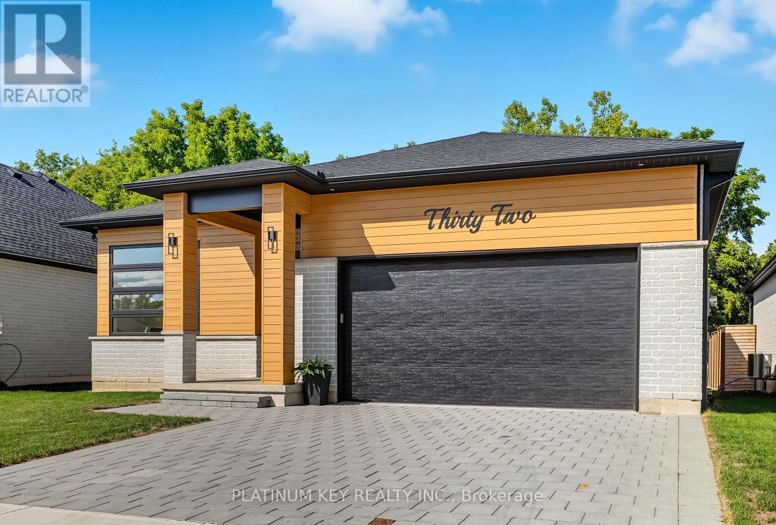 32 Briscoe Crescent, Strathroy-Caradoc, Ontario  N7G 4E2 - Photo 2 - X12530014