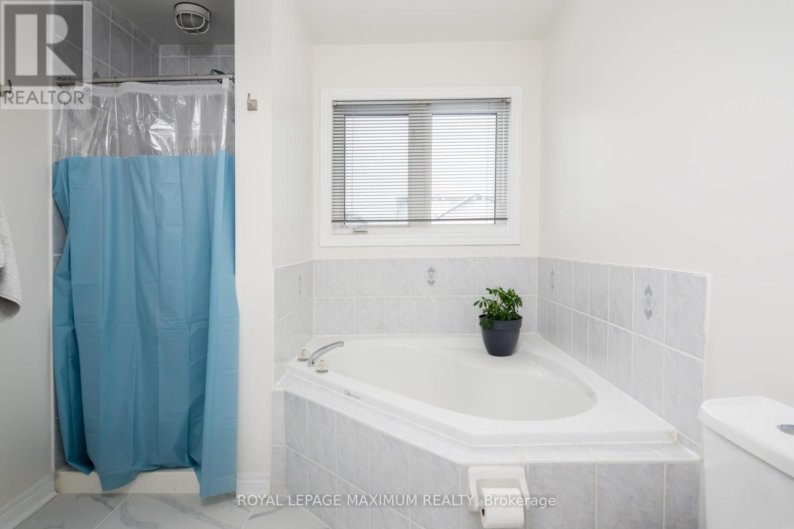 179 Warwick Crescent, Newmarket, Ontario  L3X 2S3 - Photo 22 - N12518476