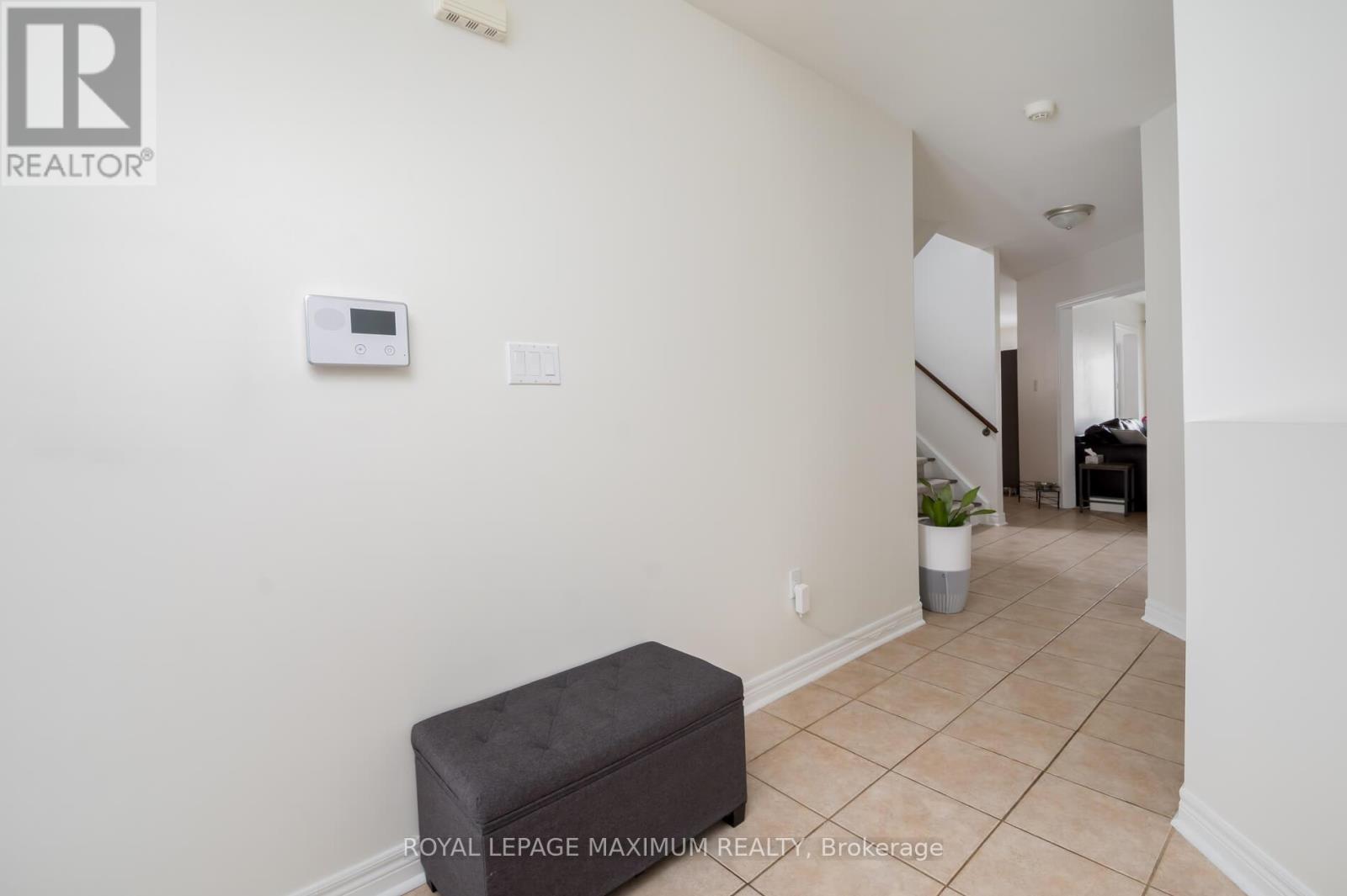 179 Warwick Crescent, Newmarket, Ontario  L3X 2S3 - Photo 5 - N12518476