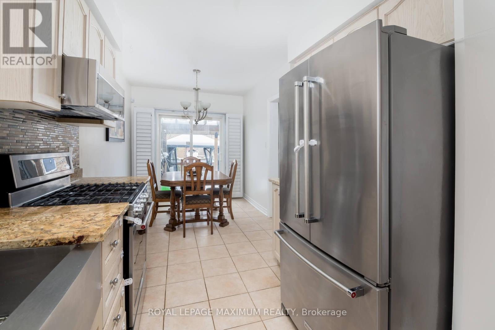 179 Warwick Crescent, Newmarket, Ontario  L3X 2S3 - Photo 10 - N12518476