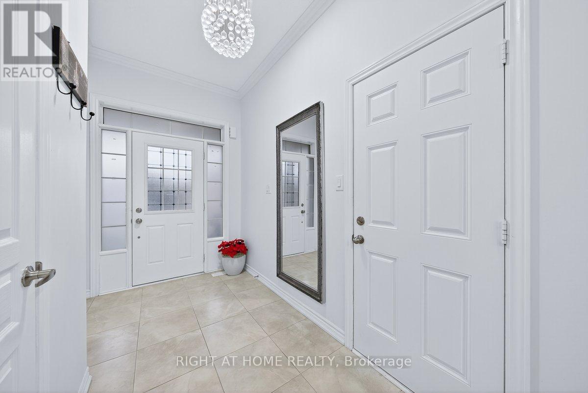 35 Hackett Street, East Gwillimbury, Ontario  L9N 0L6 - Photo 11 - N12529734