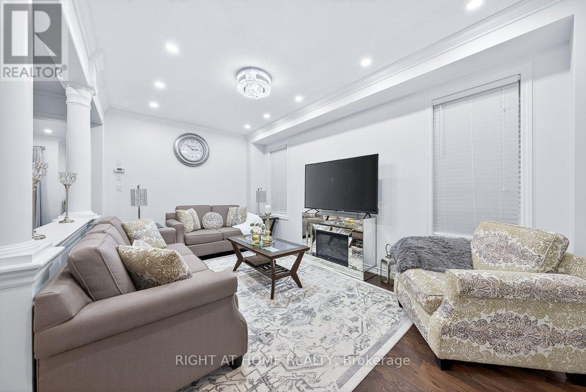 35 Hackett Street, East Gwillimbury, Ontario  L9N 0L6 - Photo 12 - N12529734