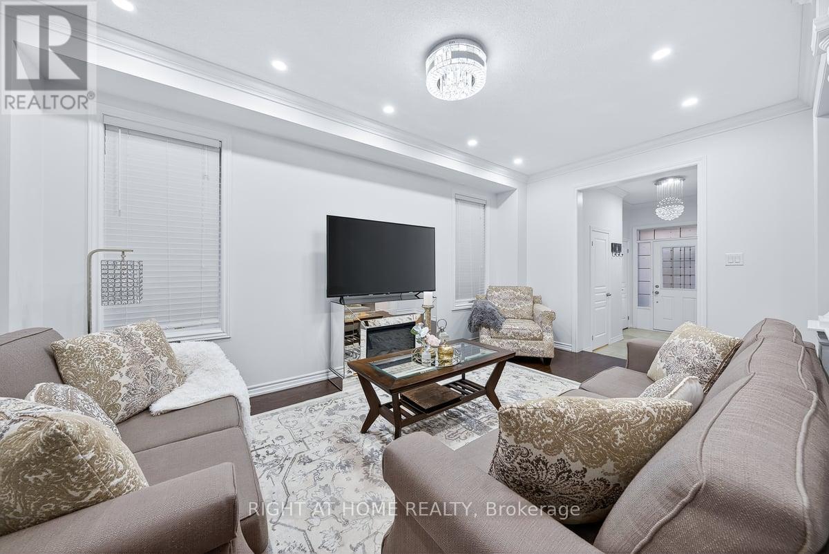 35 Hackett Street, East Gwillimbury, Ontario  L9N 0L6 - Photo 13 - N12529734