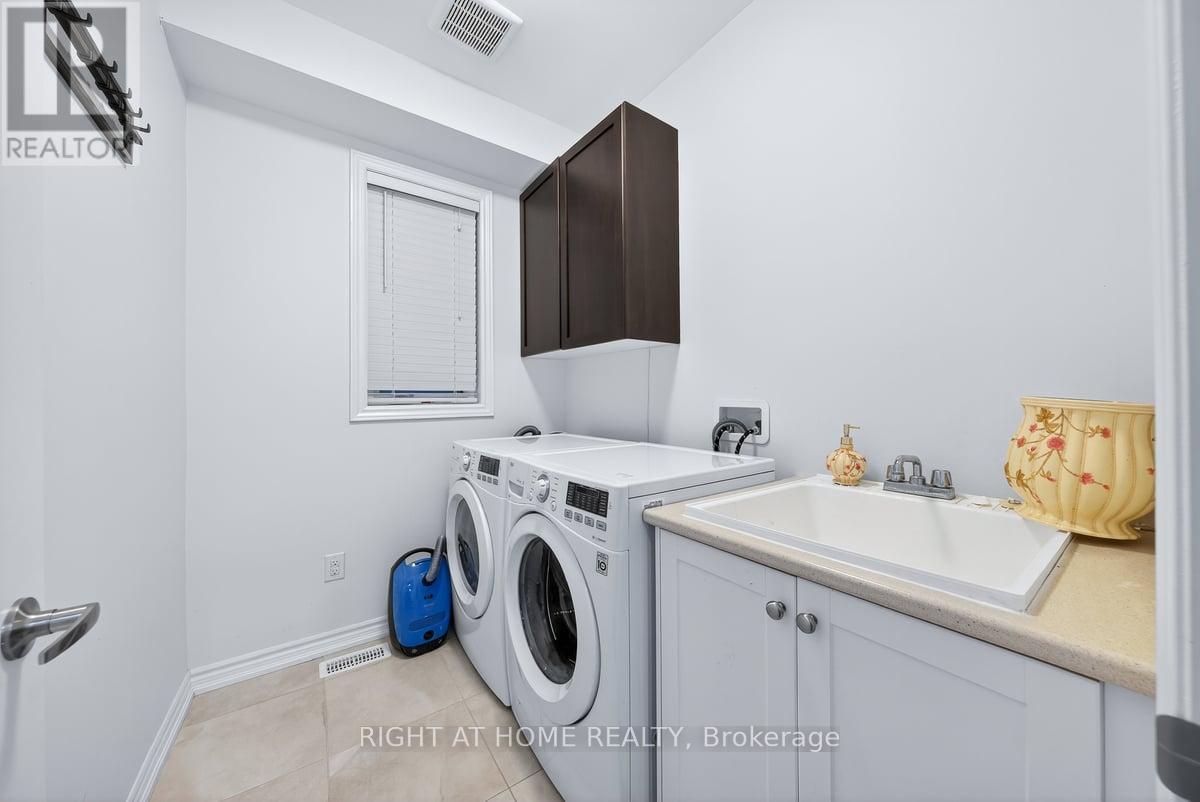 35 Hackett Street, East Gwillimbury, Ontario  L9N 0L6 - Photo 14 - N12529734