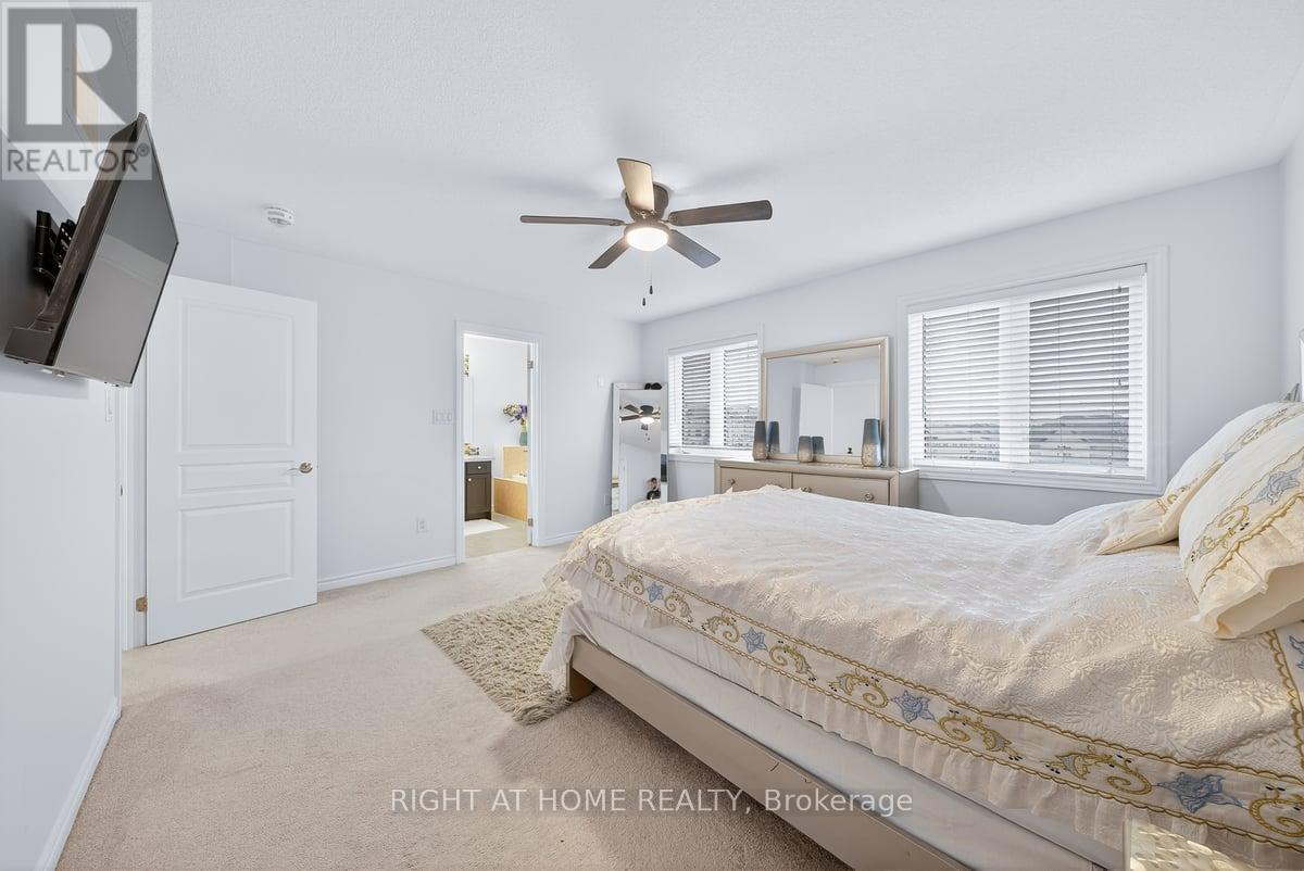 35 Hackett Street, East Gwillimbury, Ontario  L9N 0L6 - Photo 30 - N12529734