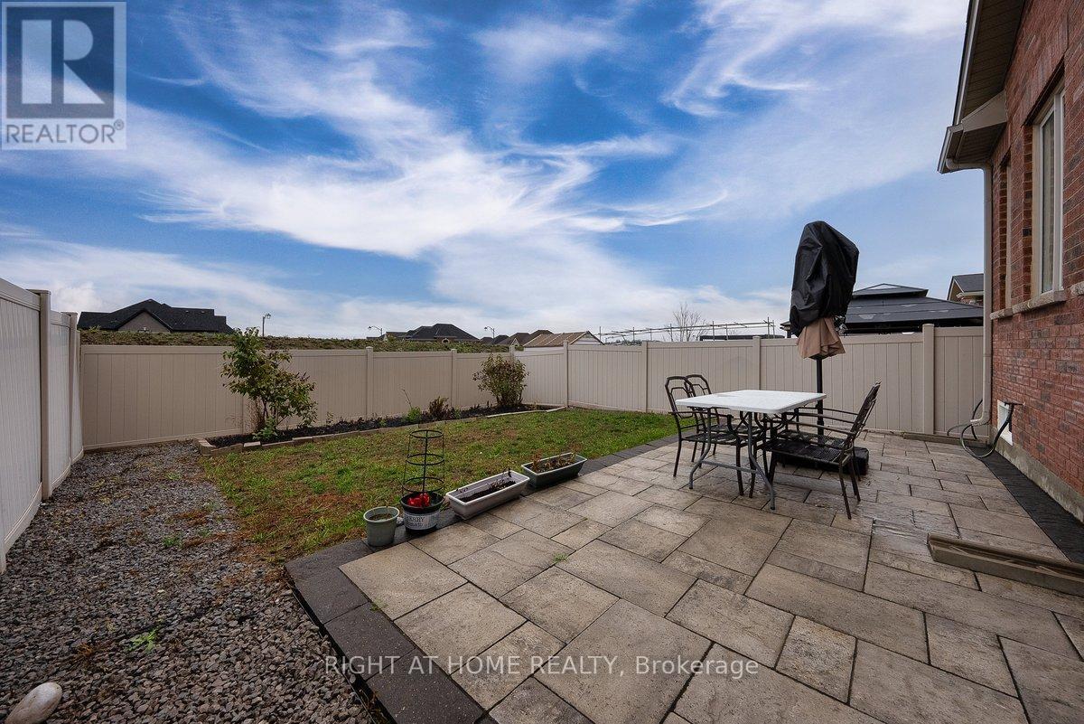 35 Hackett Street, East Gwillimbury, Ontario  L9N 0L6 - Photo 38 - N12529734