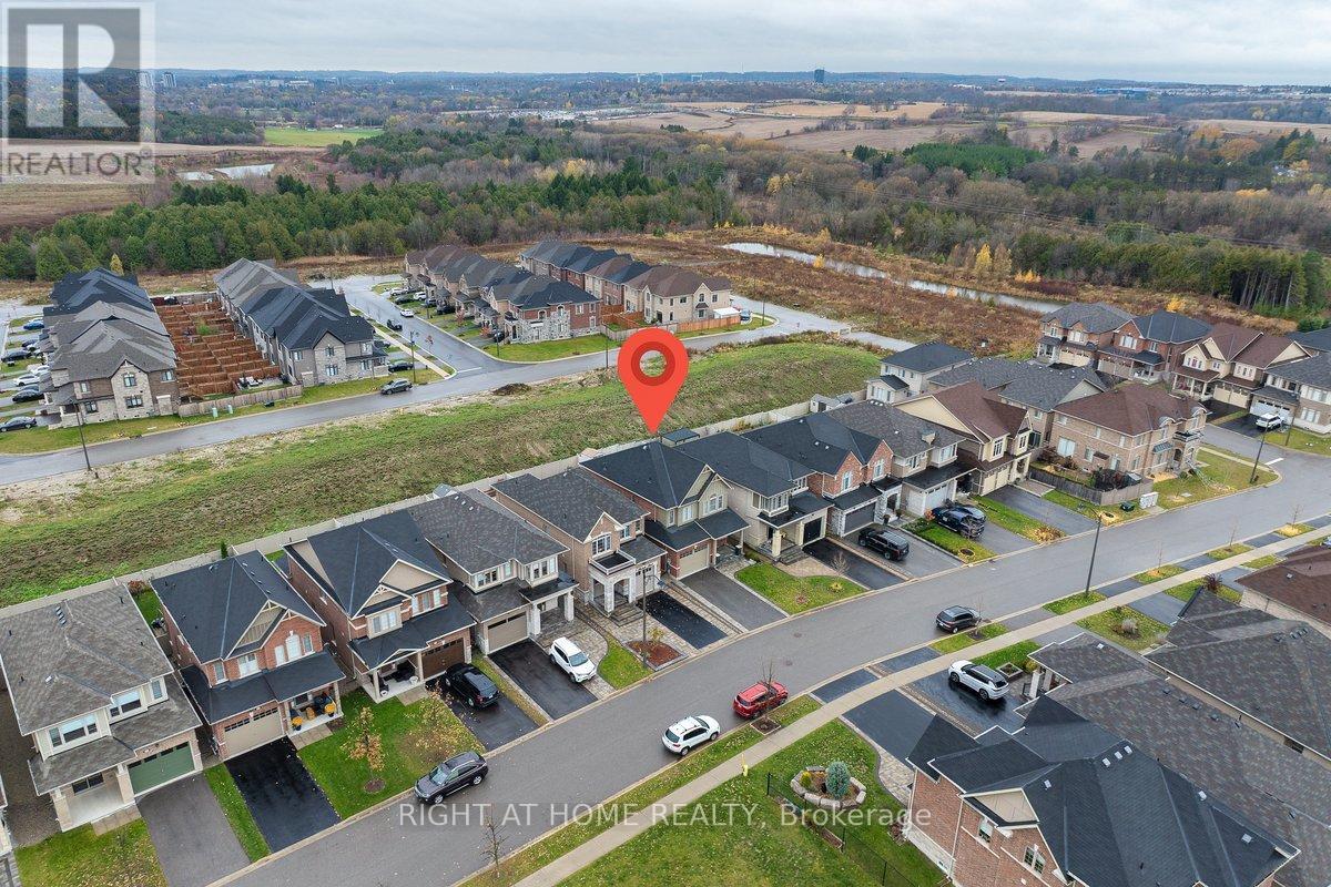 35 Hackett Street, East Gwillimbury, Ontario  L9N 0L6 - Photo 6 - N12529734