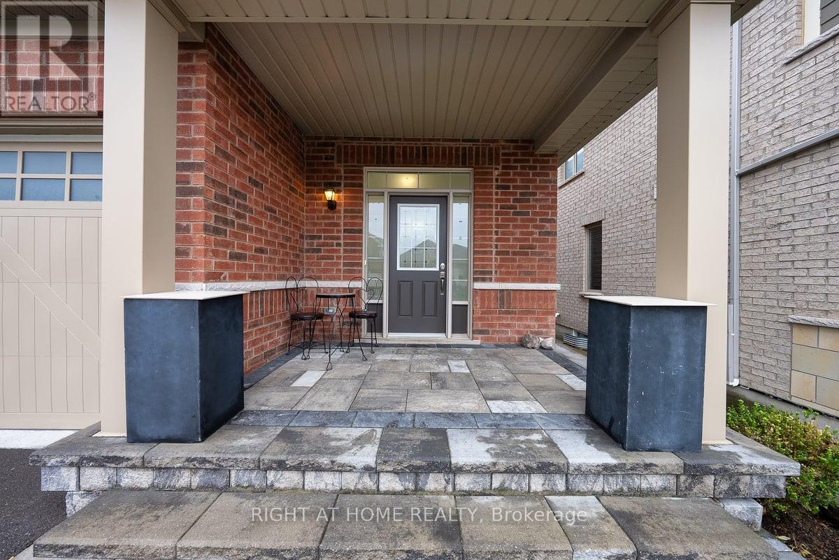 35 Hackett Street, East Gwillimbury, Ontario  L9N 0L6 - Photo 7 - N12529734