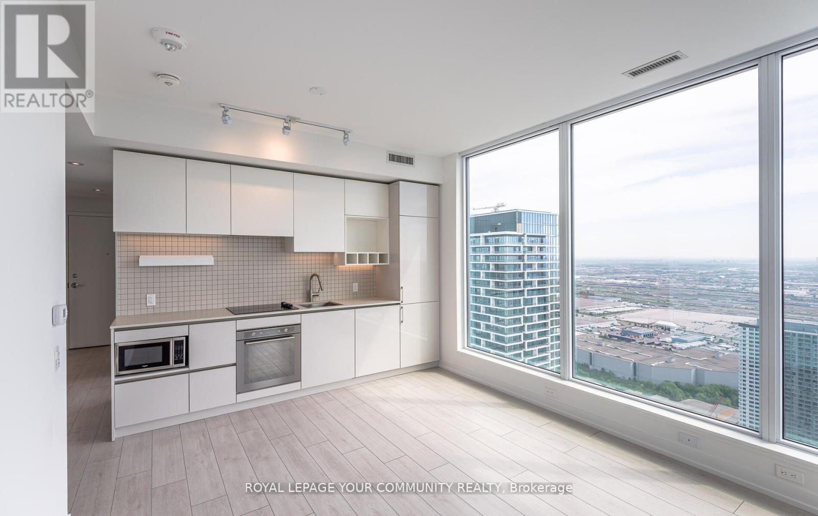 6103 - 5 Buttermill Avenue, Vaughan, Ontario  L4K 0J3 - Photo 4 - N12529790