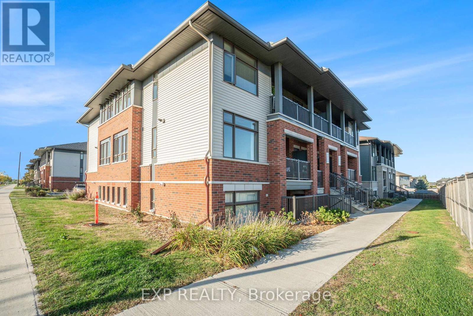 H - 70 Jaguar Private, Ottawa, Ontario  K2V 0J2 - Photo 2 - X12529982