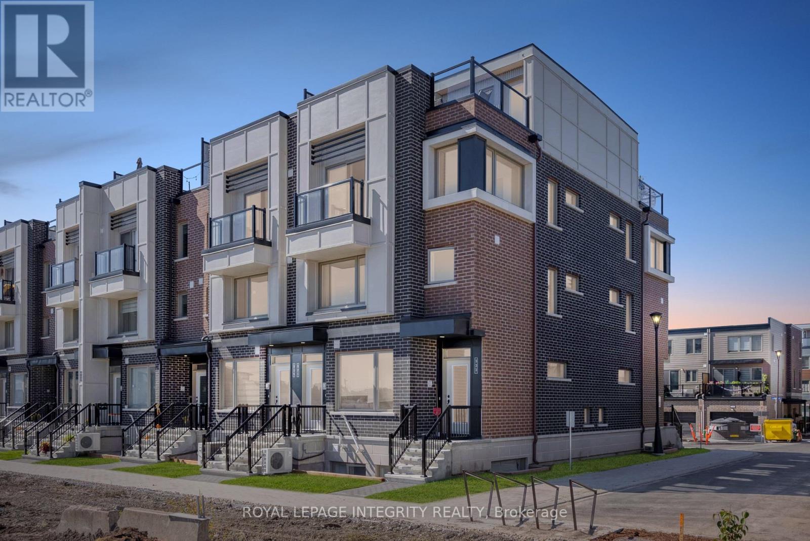 523 Ozawa Private, Ottawa, Ontario  K1K 4Z8 - Photo 2 - X12530026