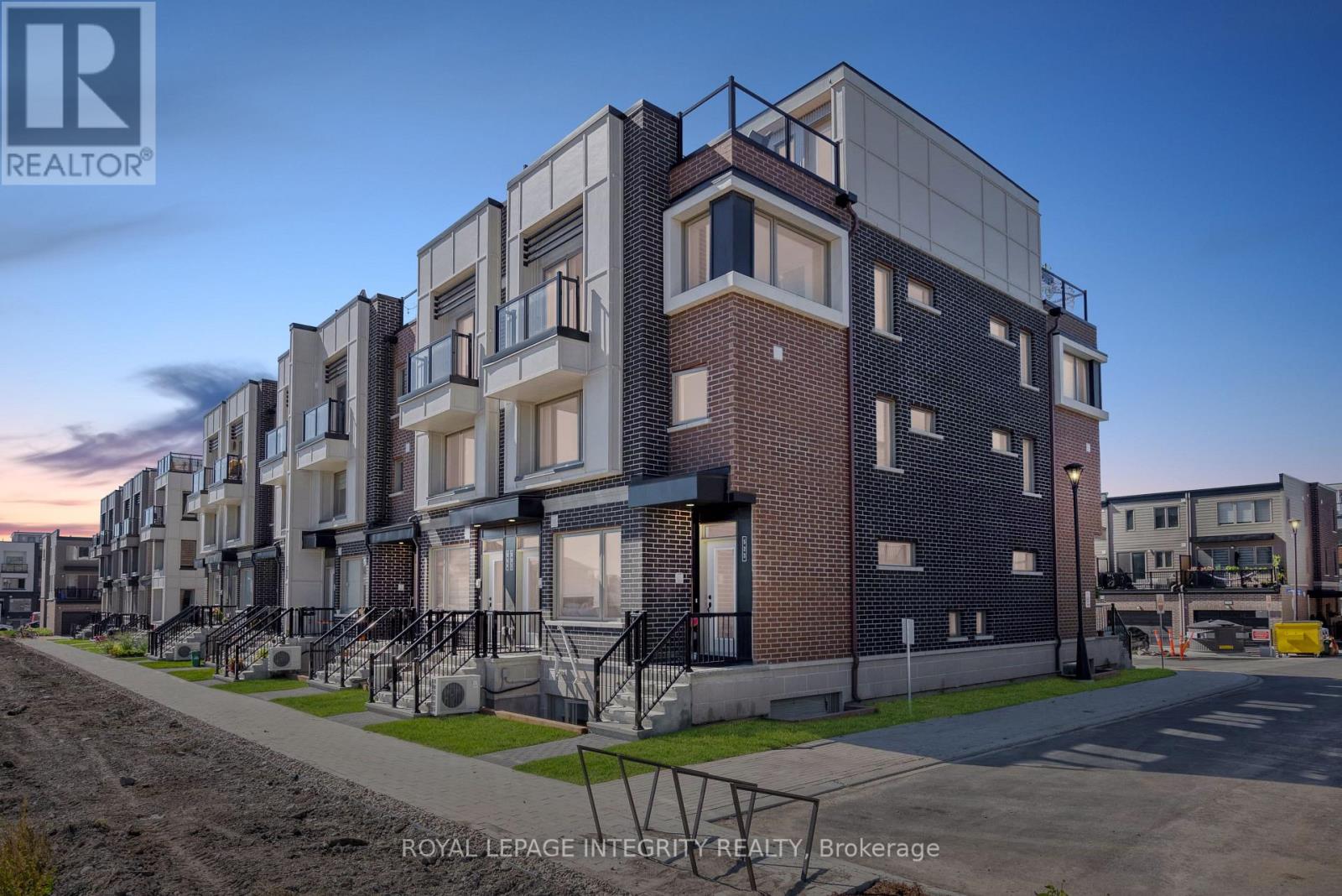 523 Ozawa Private, Ottawa, Ontario  K1K 4Z8 - Photo 3 - X12530026