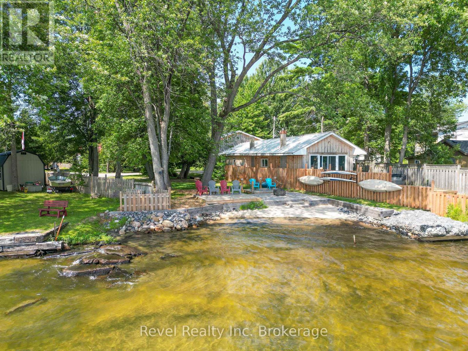 120-121 Mowat Crescent, North Bay, Ontario  P1A 1R5 - Photo 2 - X12530046