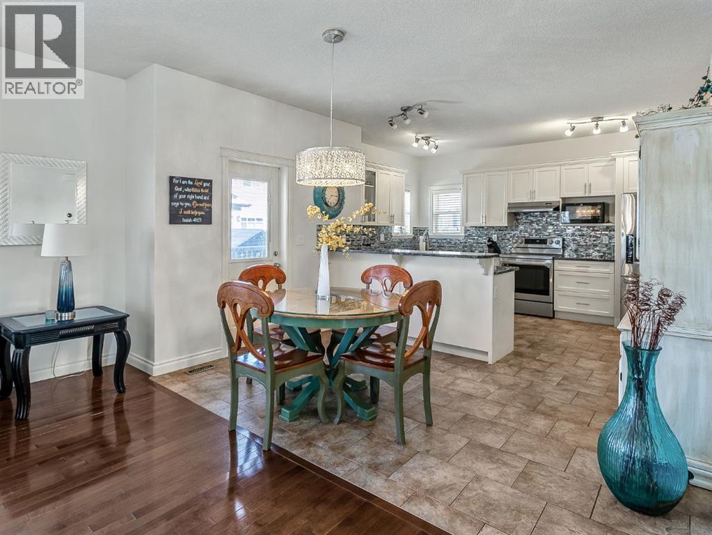 30 Baywater Cape Sw, Airdrie, Alberta  T4B 0B3 - Photo 7 - A2218370