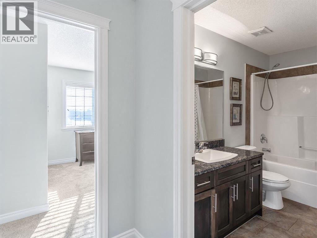 30 Baywater Cape Sw, Airdrie, Alberta  T4B 0B3 - Photo 27 - A2218370