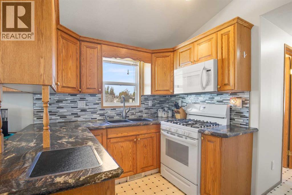 3044, 35468 Range Road 30, Rural Red Deer County, Alberta  T4G 0M3 - Photo 11 - A2260036