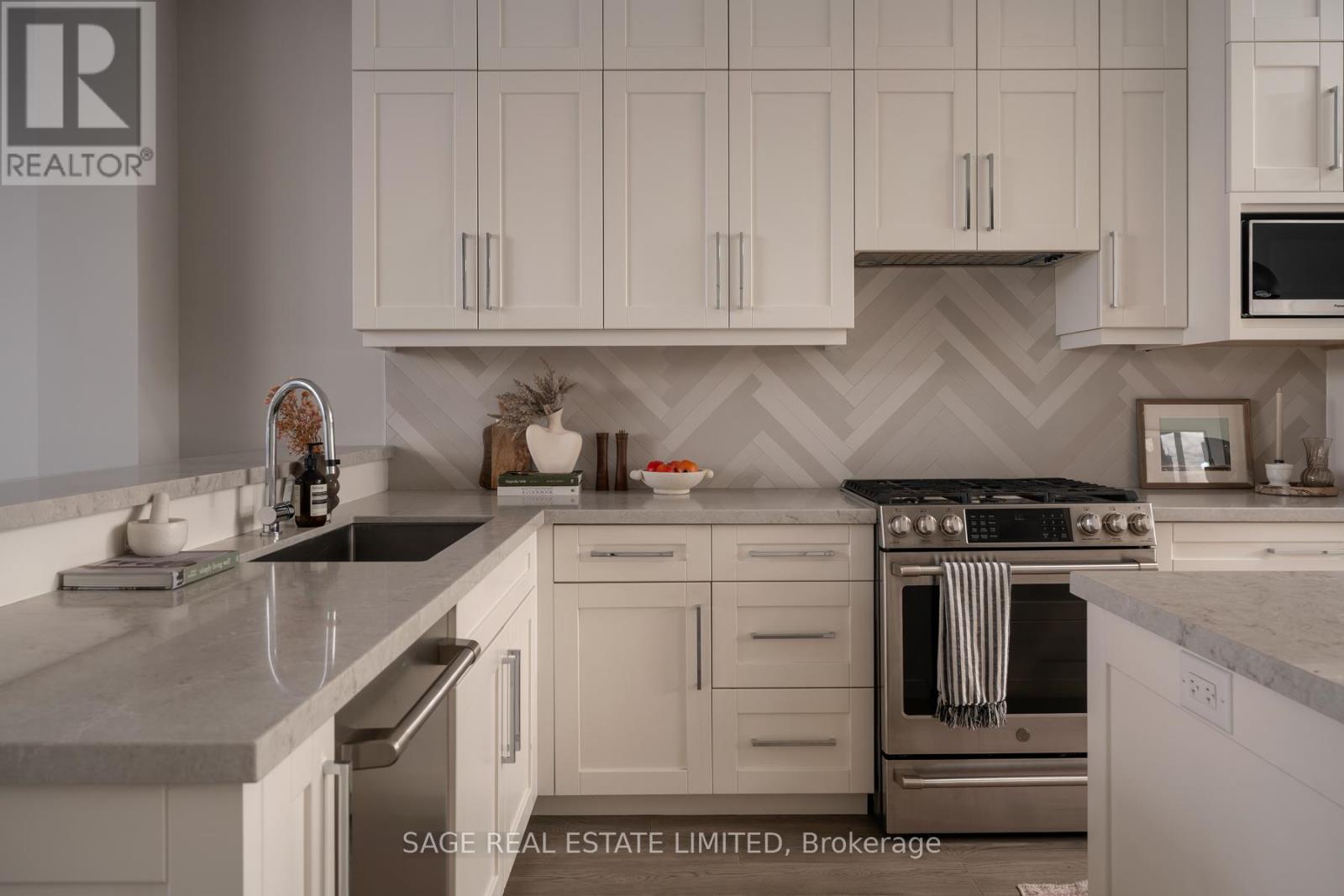 101 Beaver Avenue, Toronto, Ontario  M6H 2G3 - Photo 11 - W12529754