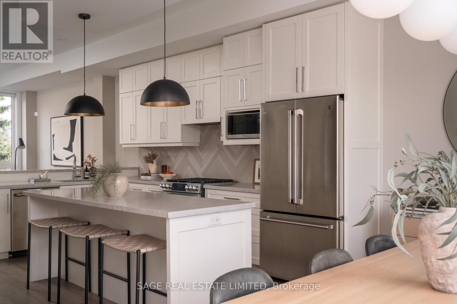 101 Beaver Avenue, Toronto, Ontario  M6H 2G3 - Photo 17 - W12529754