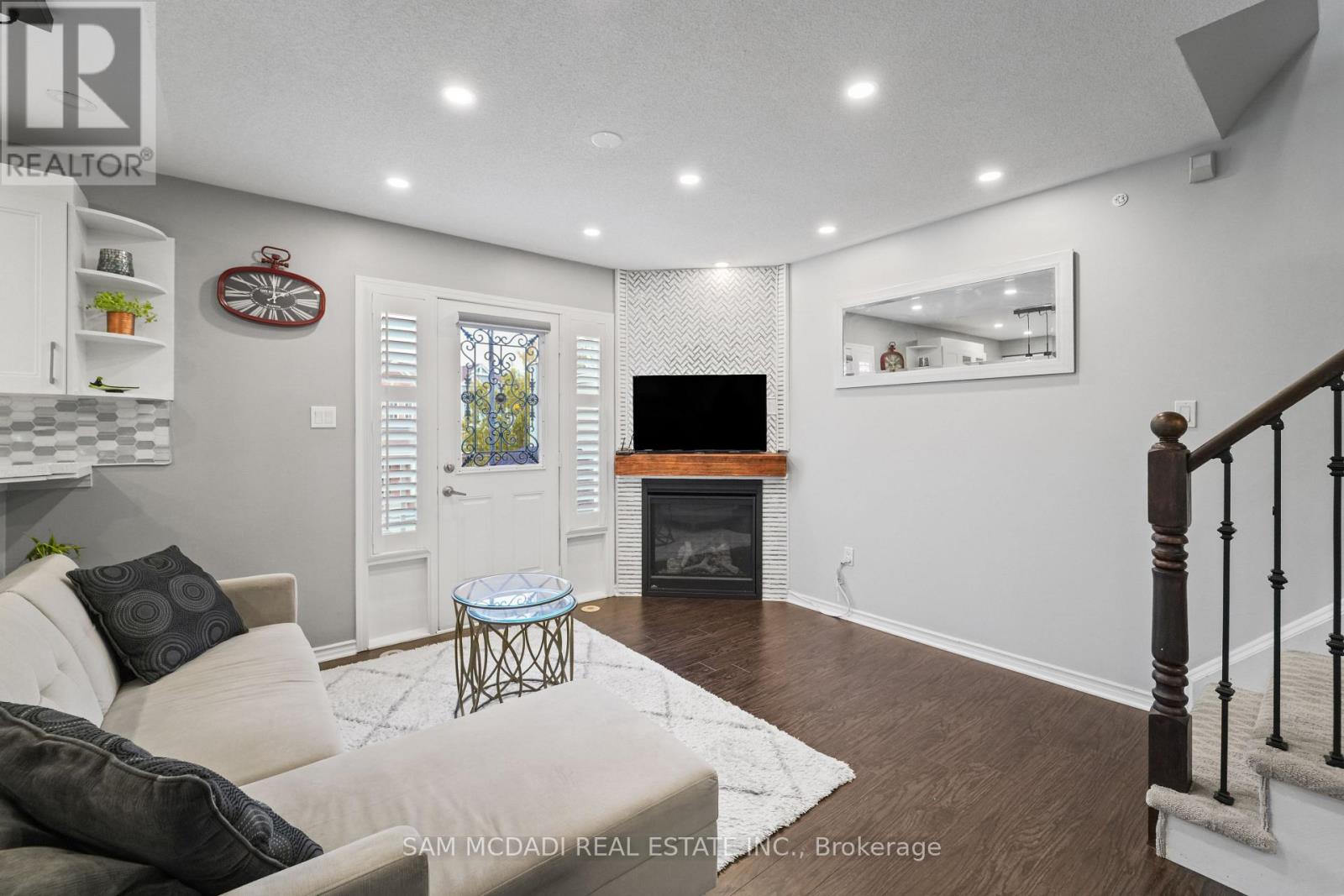 917 Burrows Gate, Milton, Ontario  L9T 0K7 - Photo 3 - W12529766