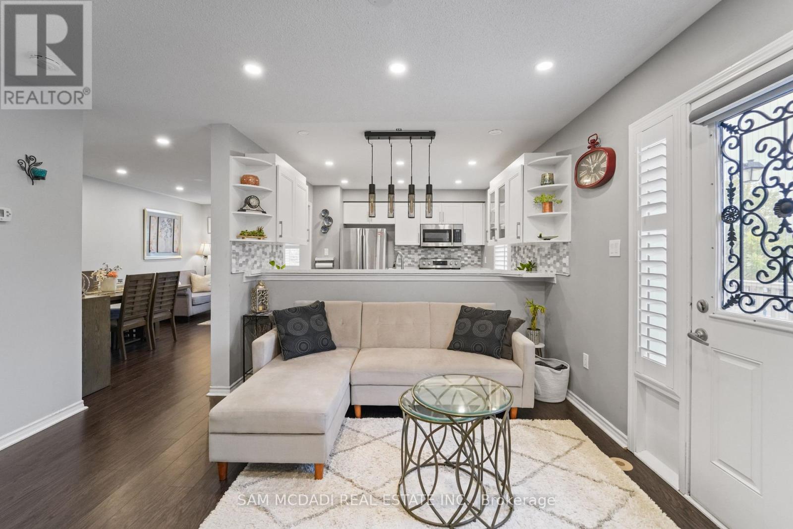 917 Burrows Gate, Milton, Ontario  L9T 0K7 - Photo 4 - W12529766