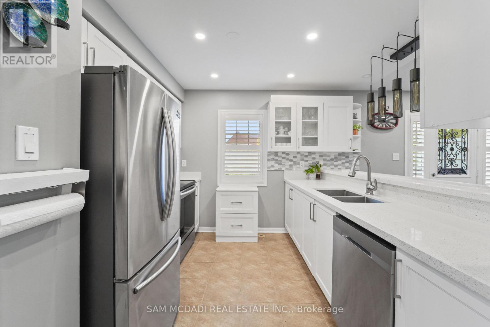 917 Burrows Gate, Milton, Ontario  L9T 0K7 - Photo 8 - W12529766