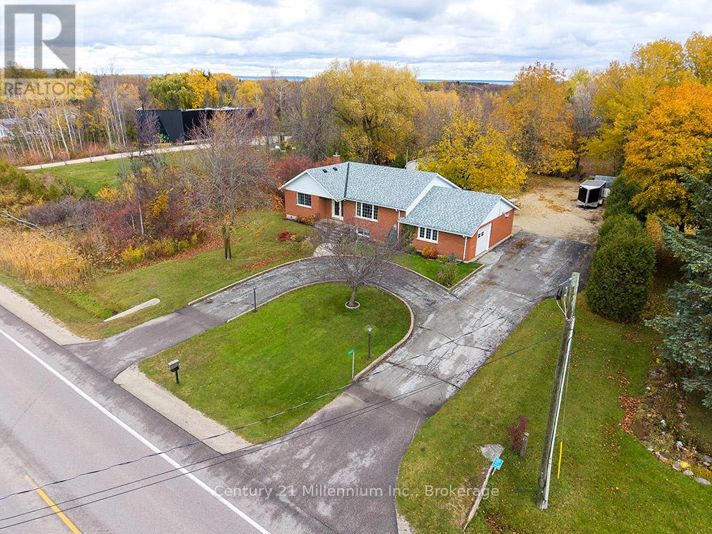 795835 Grey 19 Road, Collingwood, Ontario  L9Y 3Y9 - Photo 2 - S12529878