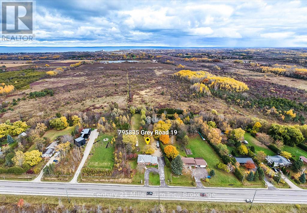 795835 Grey 19 Road, Collingwood, Ontario  L9Y 3Y9 - Photo 46 - S12529878