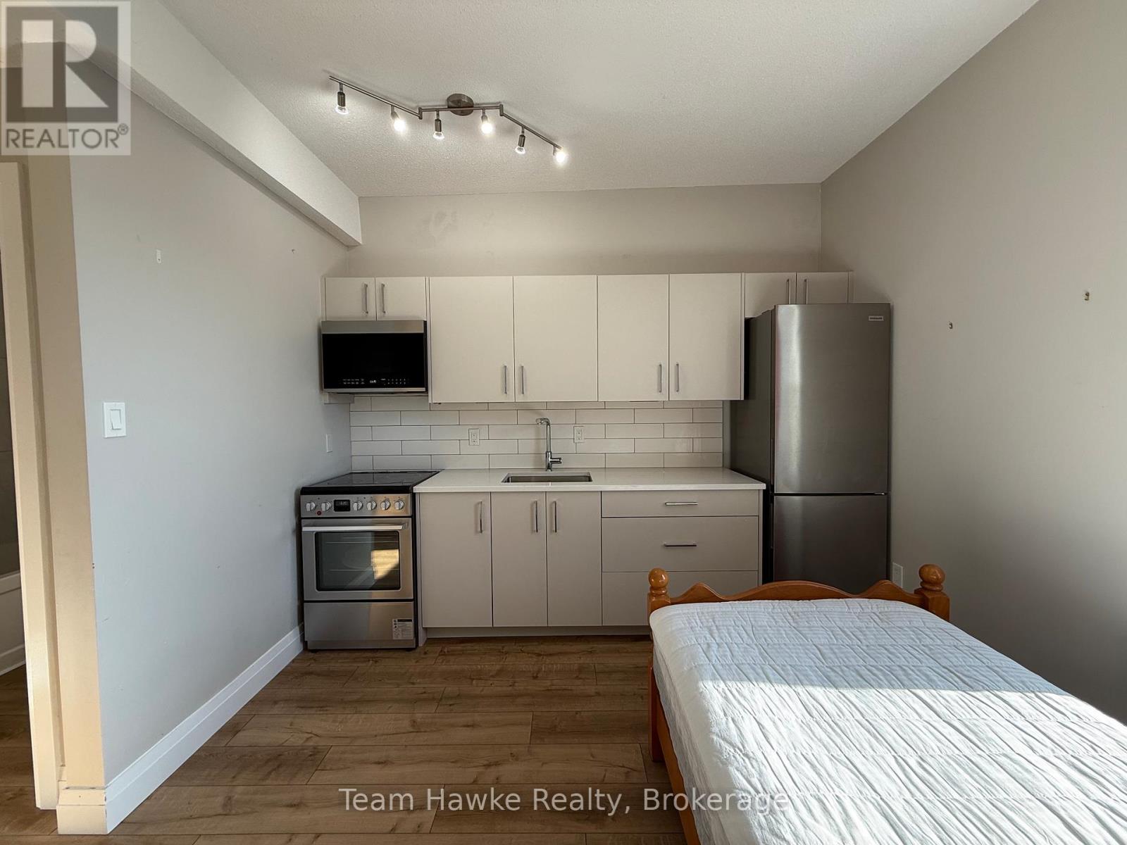 5b - 521 Bay Street, Midland, Ontario  L4R 1L2 - Photo 2 - S12530060