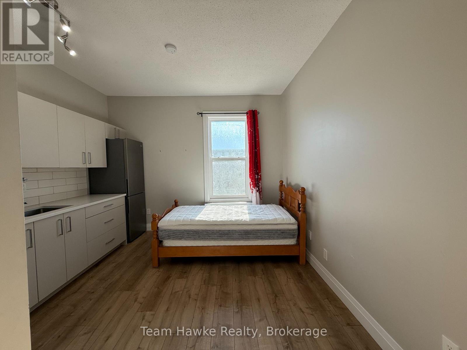 5b - 521 Bay Street, Midland, Ontario  L4R 1L2 - Photo 3 - S12530060