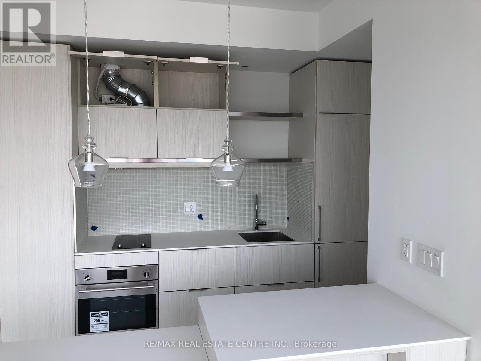 5013 - 197 Yonge Street, Toronto, Ontario  M5B 1M4 - Photo 5 - C12529608