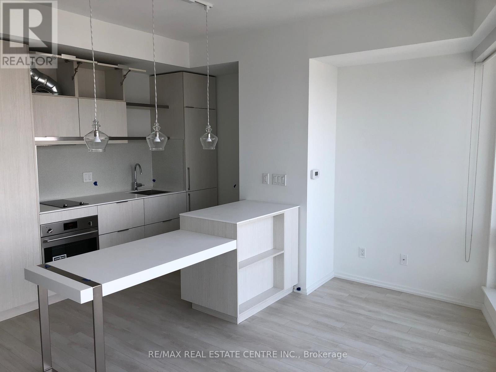 5013 - 197 Yonge Street, Toronto, Ontario  M5B 1M4 - Photo 2 - C12529608