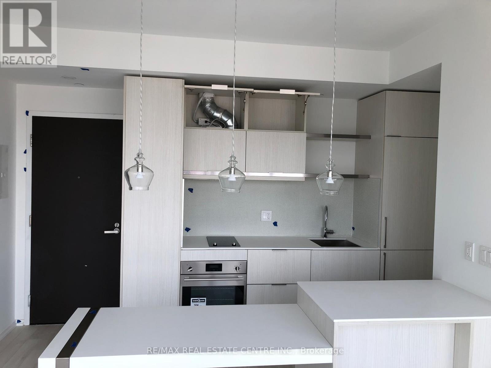 5013 - 197 Yonge Street, Toronto, Ontario  M5B 1M4 - Photo 6 - C12529608