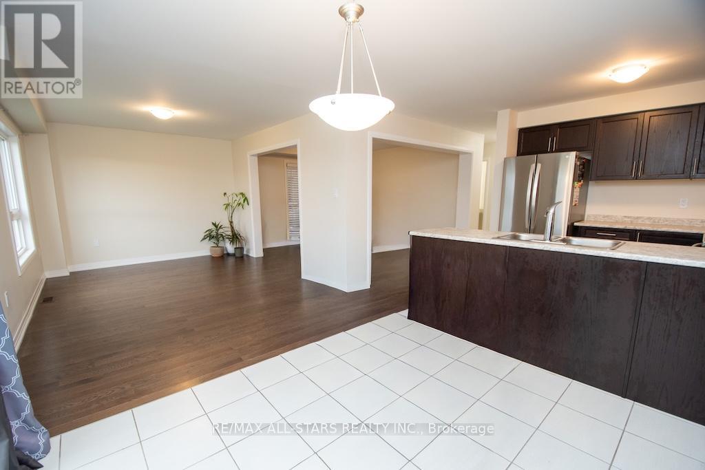 44 Carew Boulevard, Kawartha Lakes, Ontario  K9V 4R1 - Photo 10 - X12529870